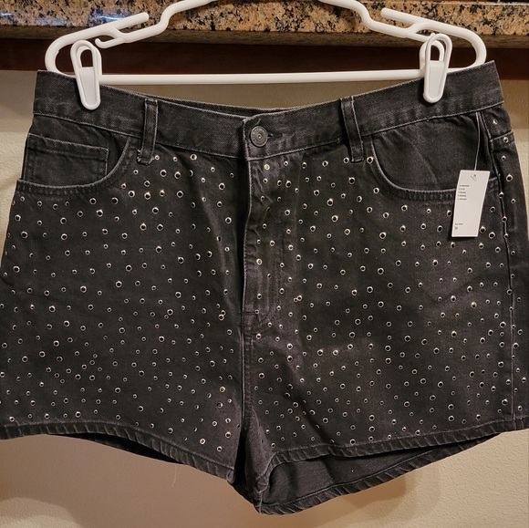 NWT Urban Outfitters BDG Black Embellished Mom Jean Shorts, 34 - Picture 1 of 7